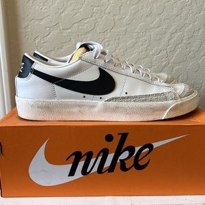 Nike W Blazer Low ‘77 white/black 9 / 7.5